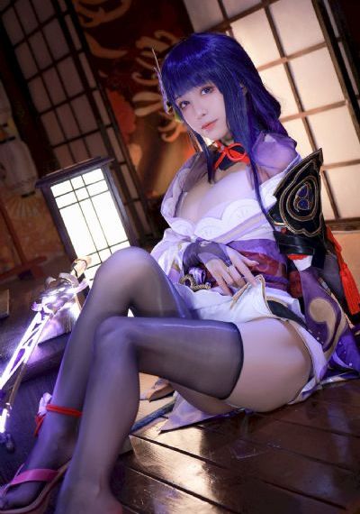 陪读妈妈周莹的荒诞历史背景_剧情片在线视频观看